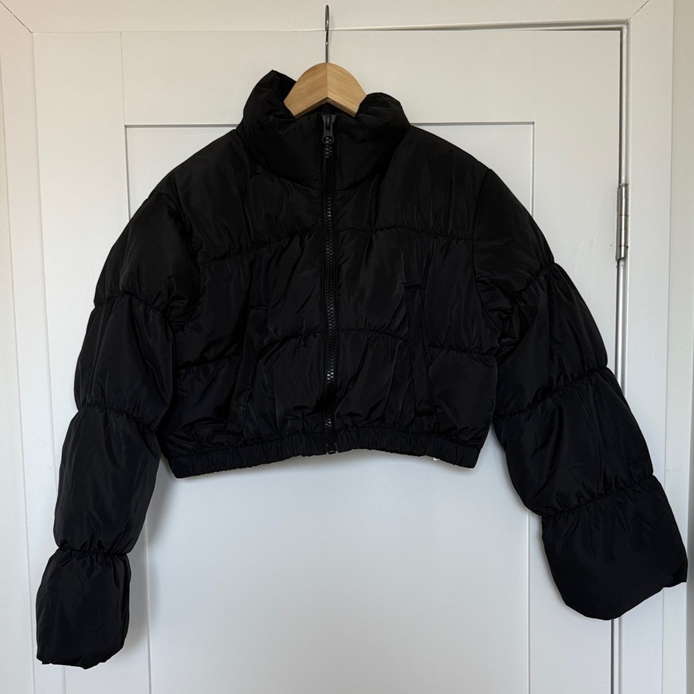 H&M Black Cropped Puffer Jacket